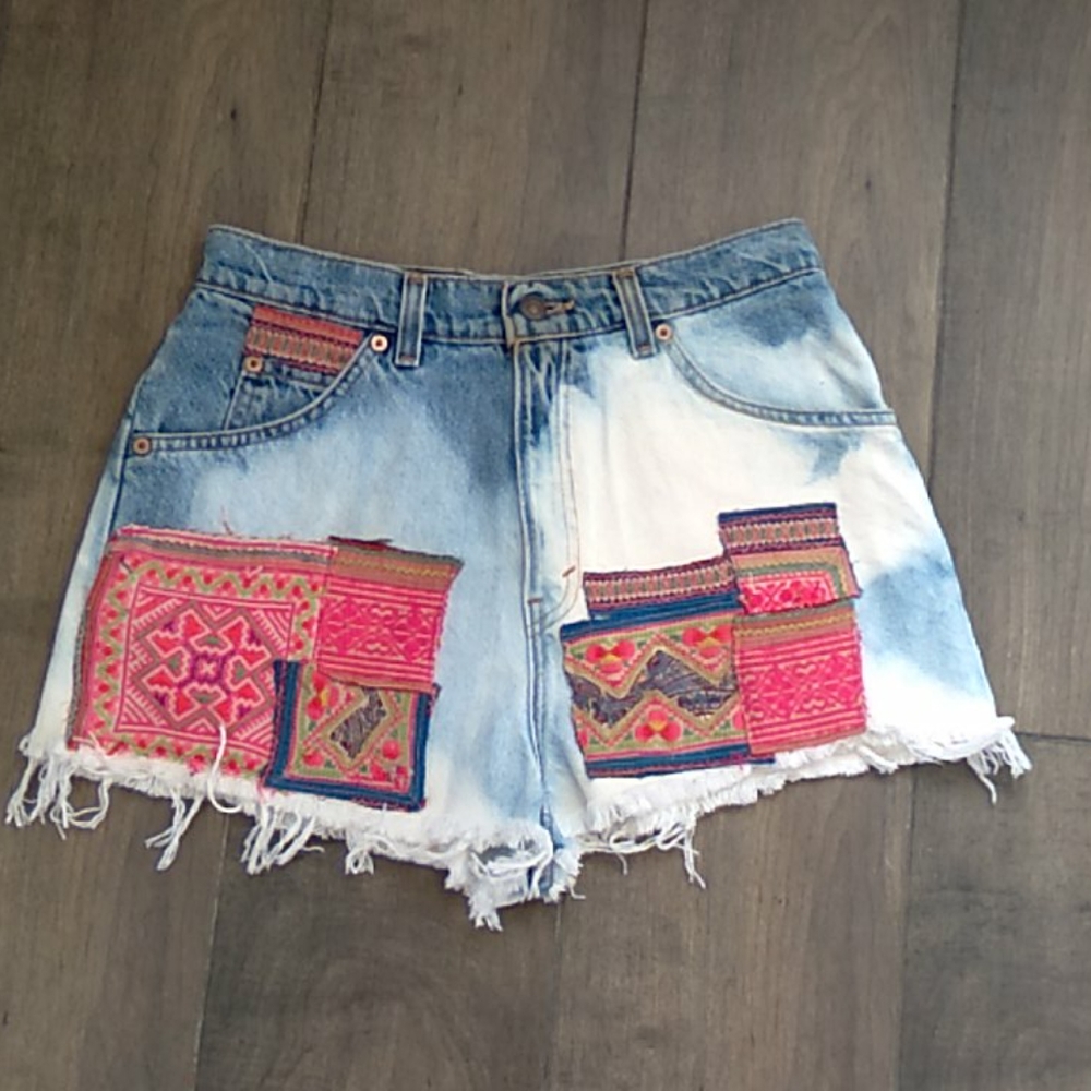 VTG LEVIS CUSTOM BLEACH HIGH WAIST JEAN SHORTS 28